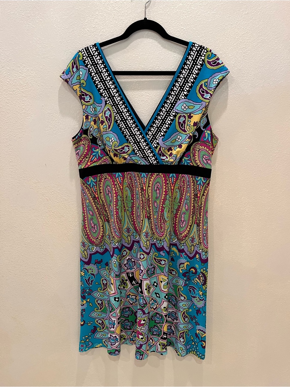 Vibrant Blue Paisley V-Neck Summer Dress